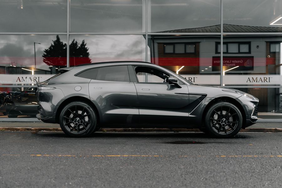 Aston Martin DBX