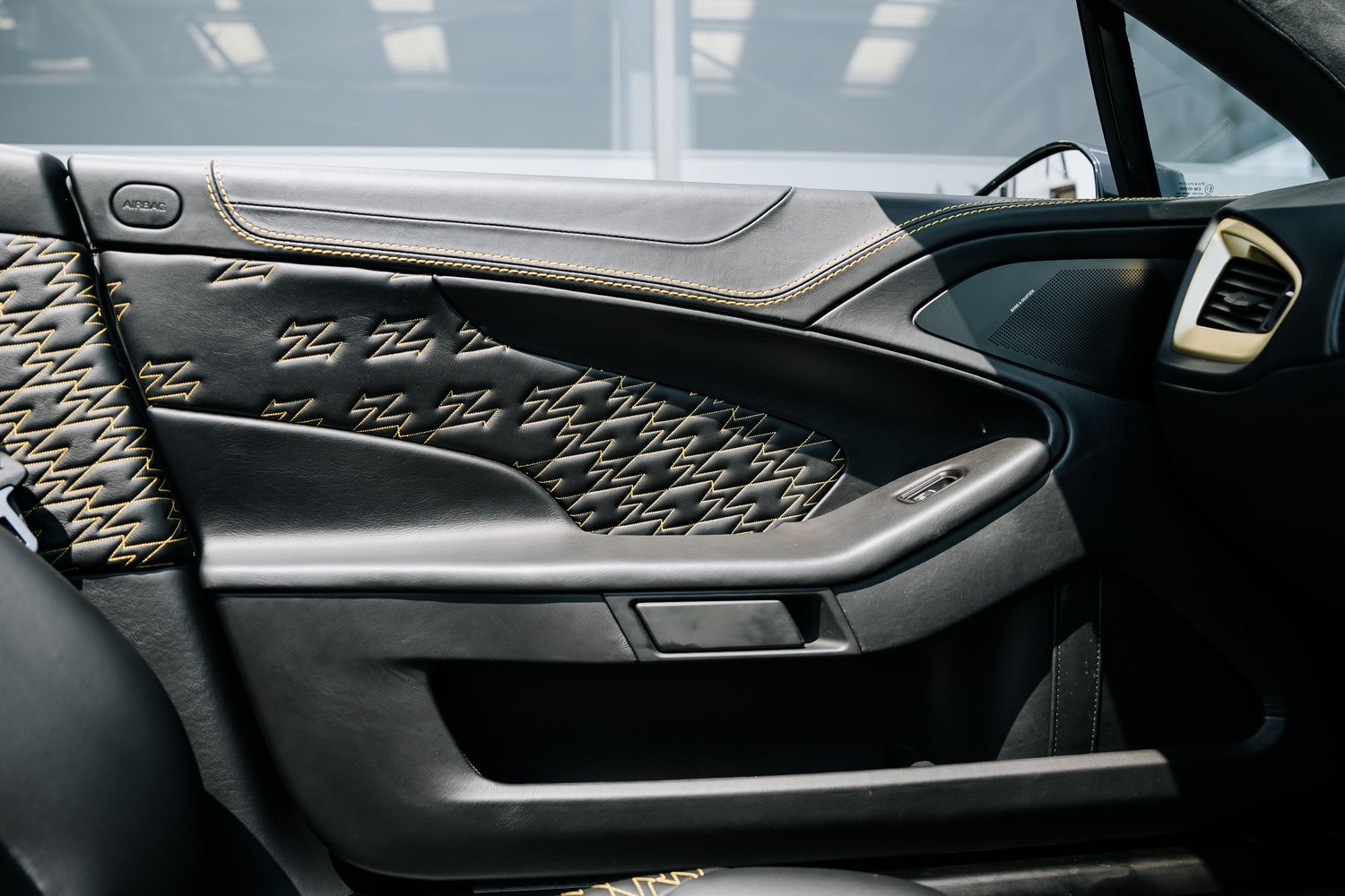 Aston Martin Vanquish Zagato Volante