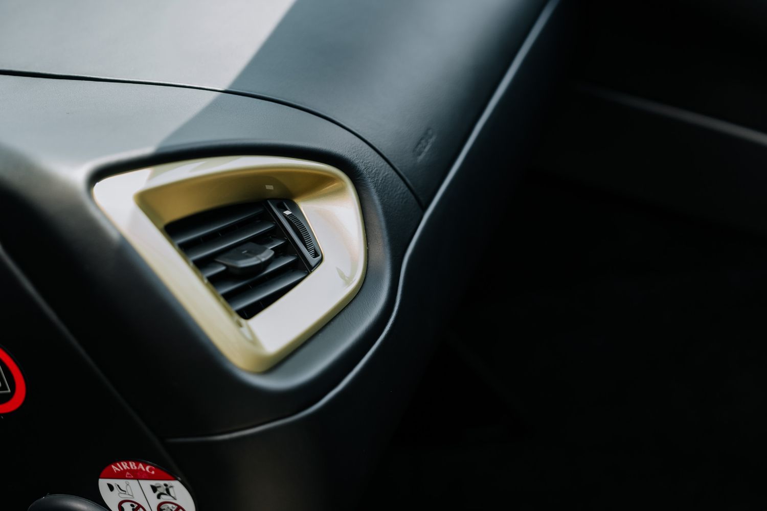 Aston Martin Vanquish Zagato Volante