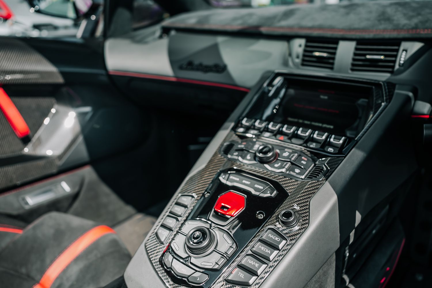 Lamborghini Aventador SV Roadster
