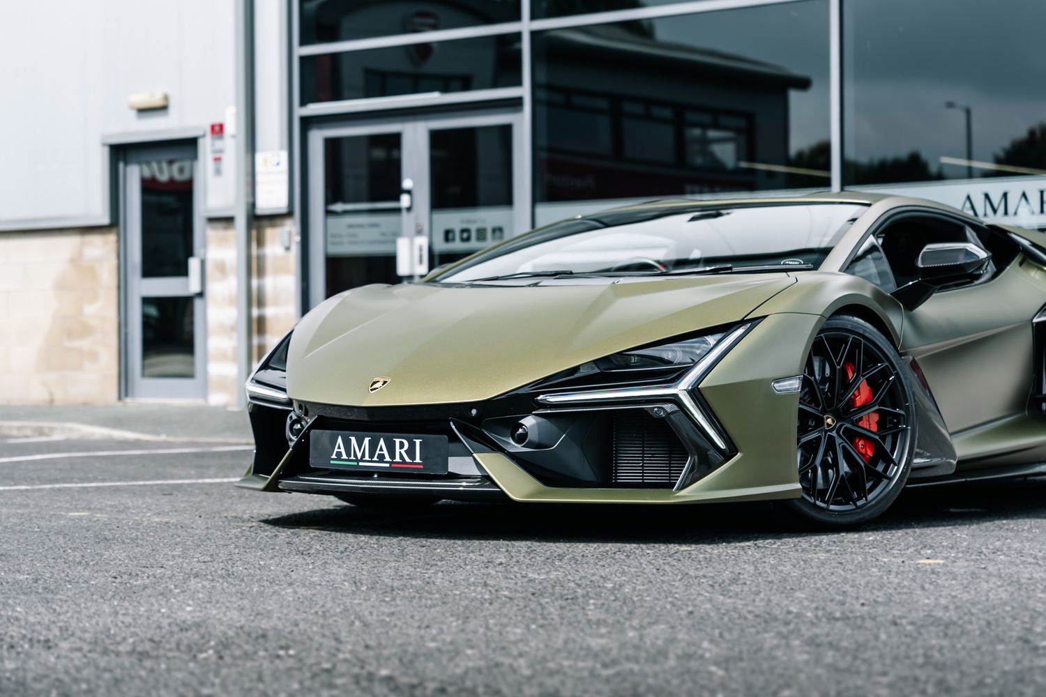 Lamborghini Revuelto