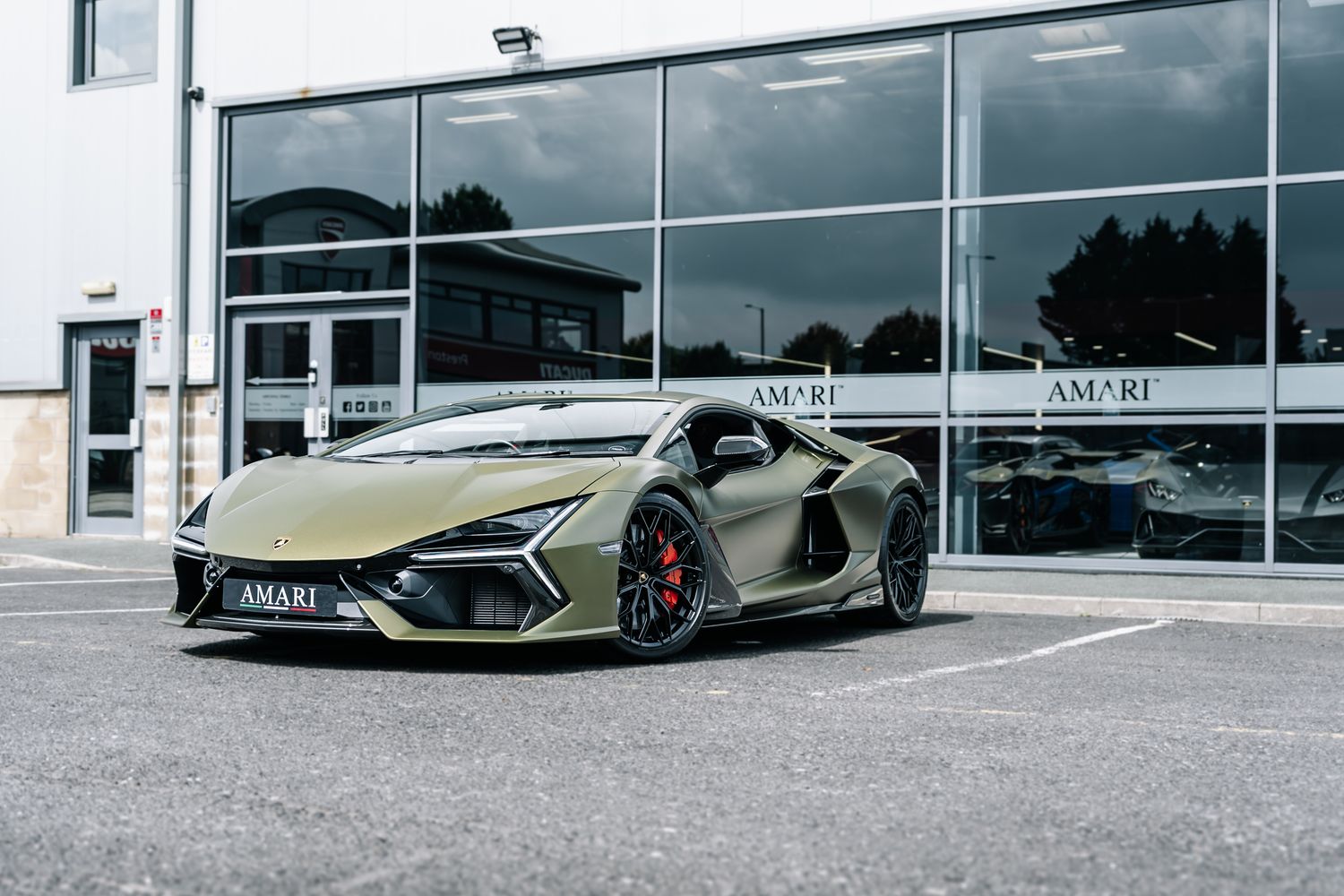 Lamborghini Revuelto